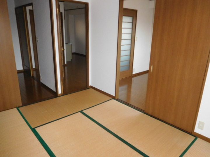 フローラルマンションの内装