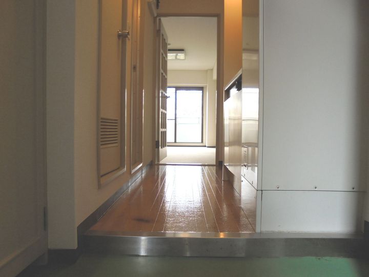 シャンブル向山の玄関