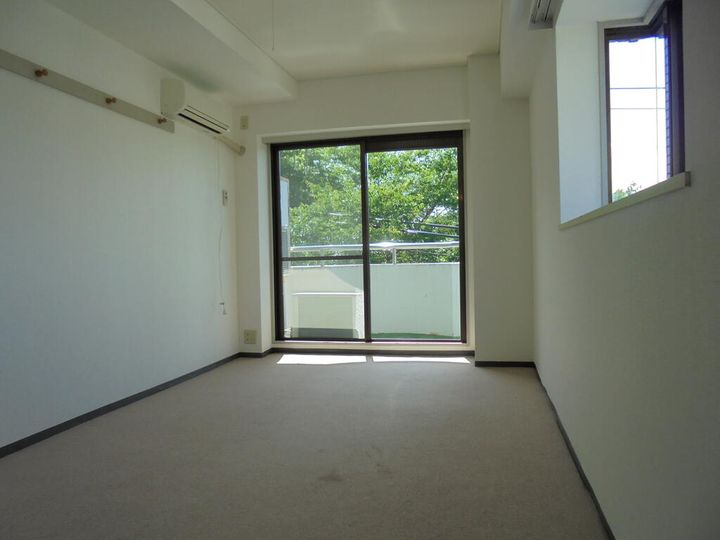 シャンブル向山の居間