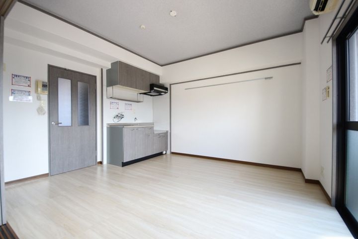 ロイヤルセンターBLDの居間