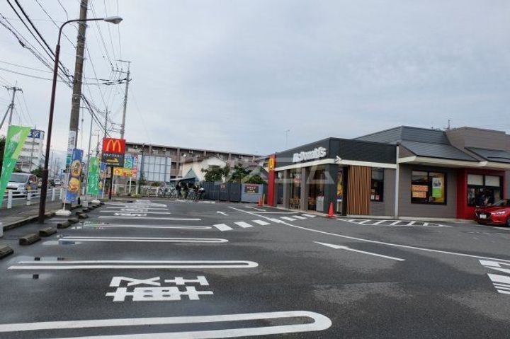 サンプレイスジョウナンAの周辺