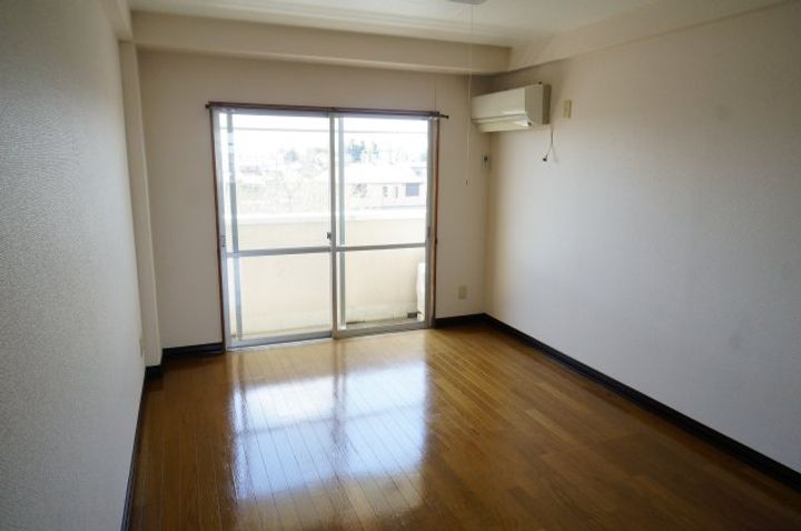 府中ハイツの居間