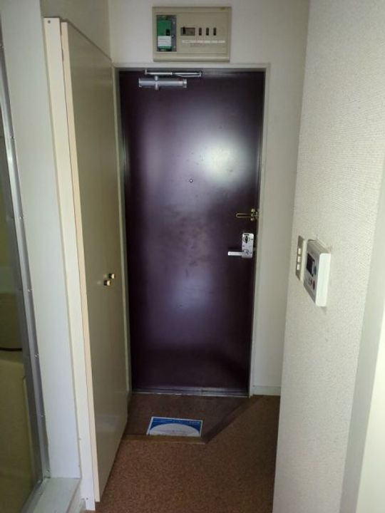 プロハイム金沢文庫の玄関