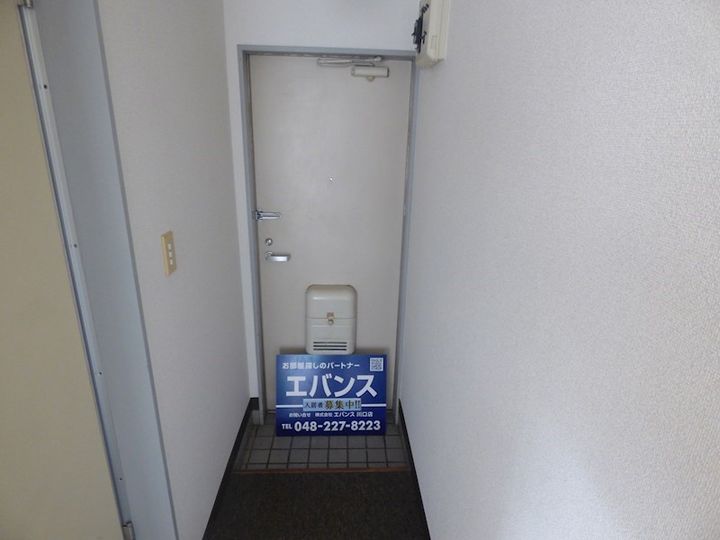 ツインパステル三貴Aの玄関