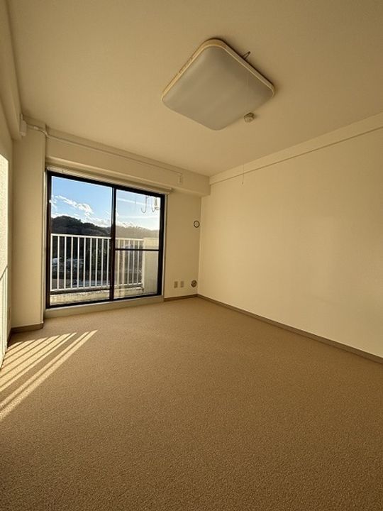 ダイアパレスリバーサイド八幡の居間