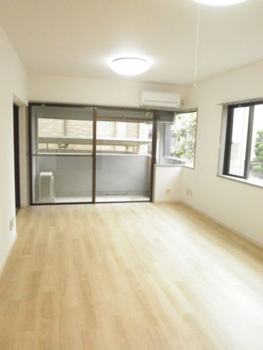 ファランドール井野の居間