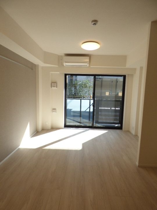 アジールコート 都立大学の居間