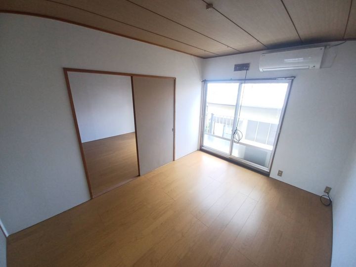 綾ノ内パナハイツの居間