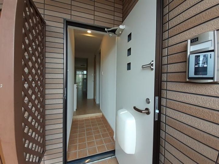 ジュネスの玄関