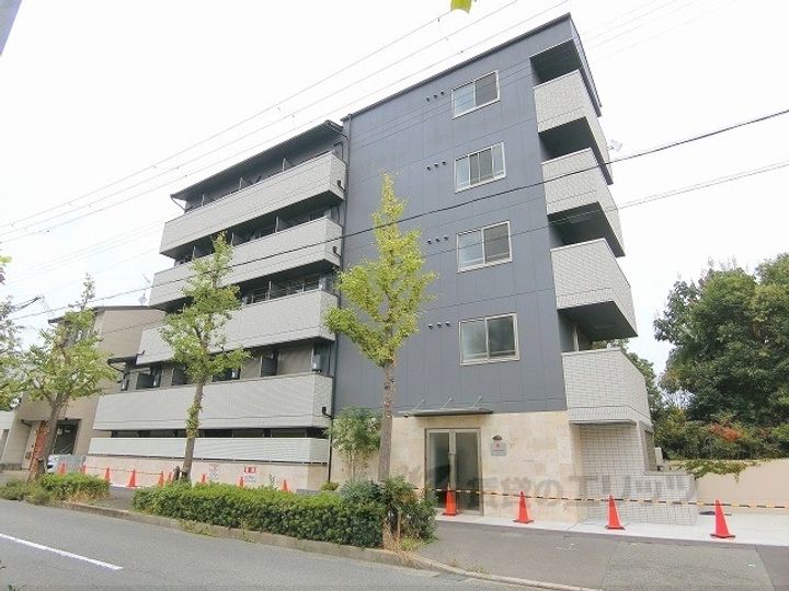フラッティ京都十条の外観