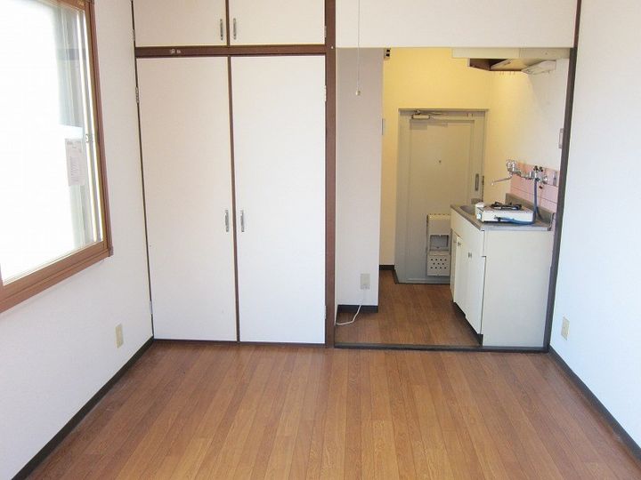 ハイツ賀茂IIの玄関