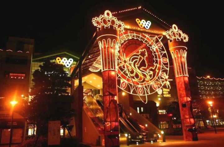 BLUE HARBOR TOWERみなとみらいの周辺