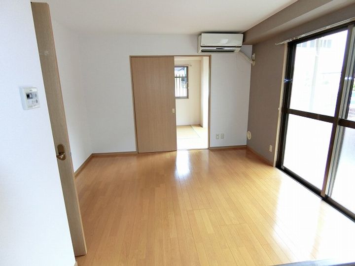 シークレフの居間