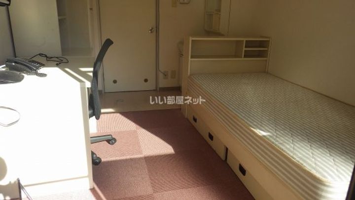 ドーミー赤池の居間