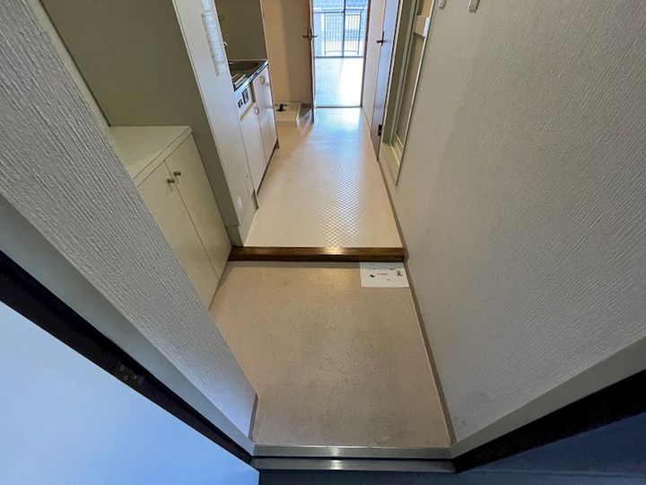 キョウエイマンションの玄関