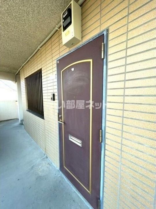 群馬県伊勢崎市宮前町(マンション)の賃貸物件の玄関