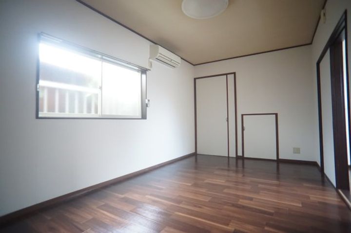 ターフあガーデンの居間