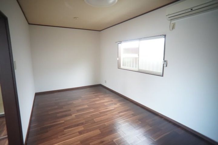 ターフあガーデンの居間