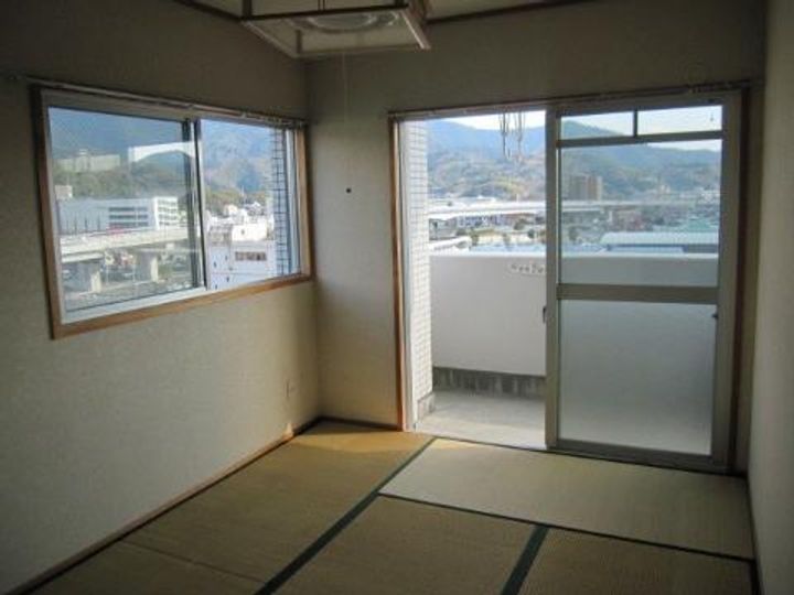 愛媛県宇和島市弁天町2(マンション)の賃貸物件の居間