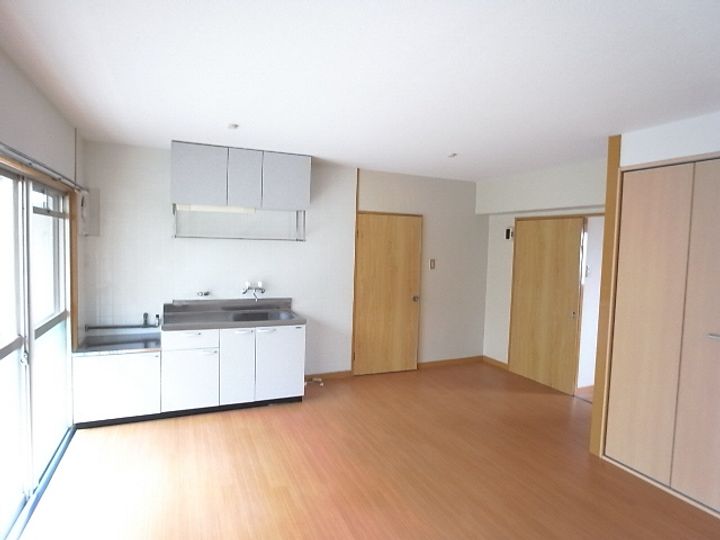 岐阜県各務原市鵜沼山崎町6(マンション)の賃貸物件の居間