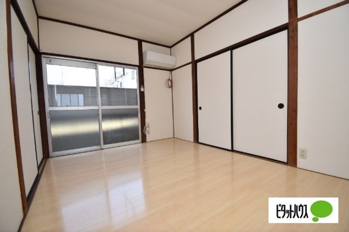プレイス山王Aの居間