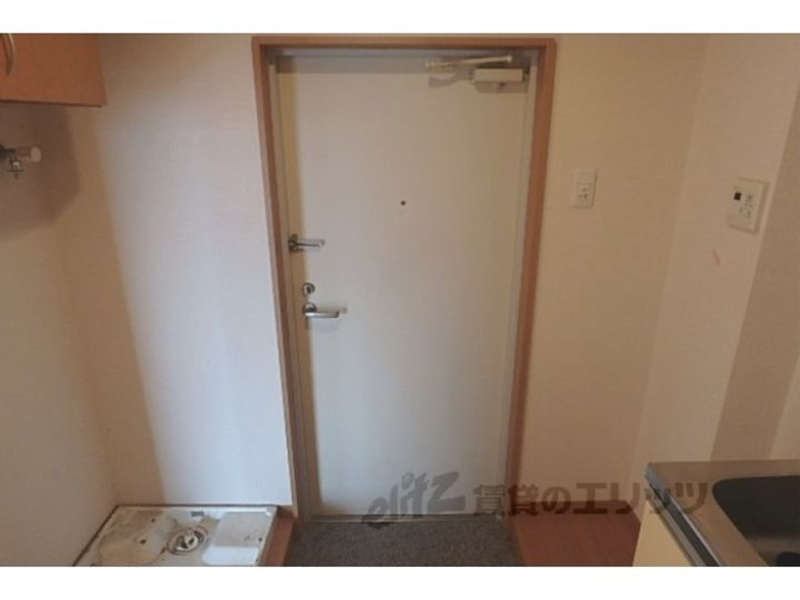 フラッティ円町北の玄関