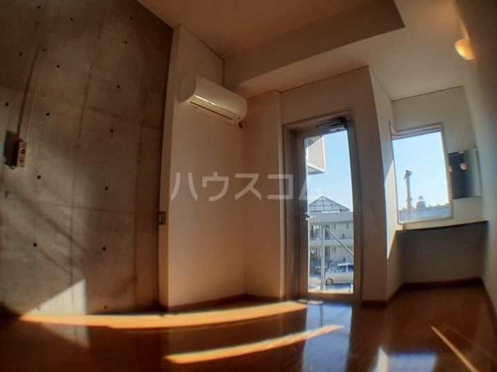 グレース成城A棟の居間