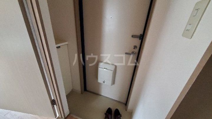 鈴木マンションの玄関