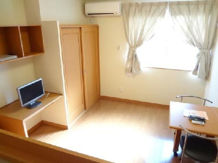 レオパレスプラージュの居間