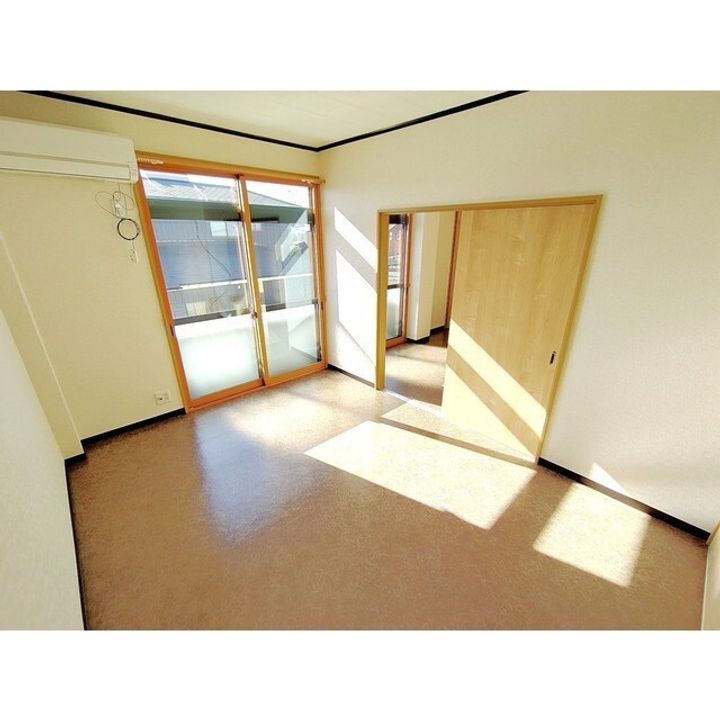 ガーデンヒルズ壱番館の居間