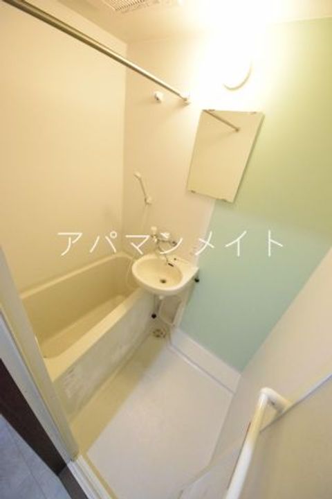 神奈川県横浜市戸塚区吉田町の賃貸アパートの風呂