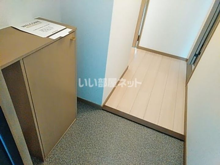 大阪府堺市西区鳳中町9(アパート)の賃貸物件の玄関