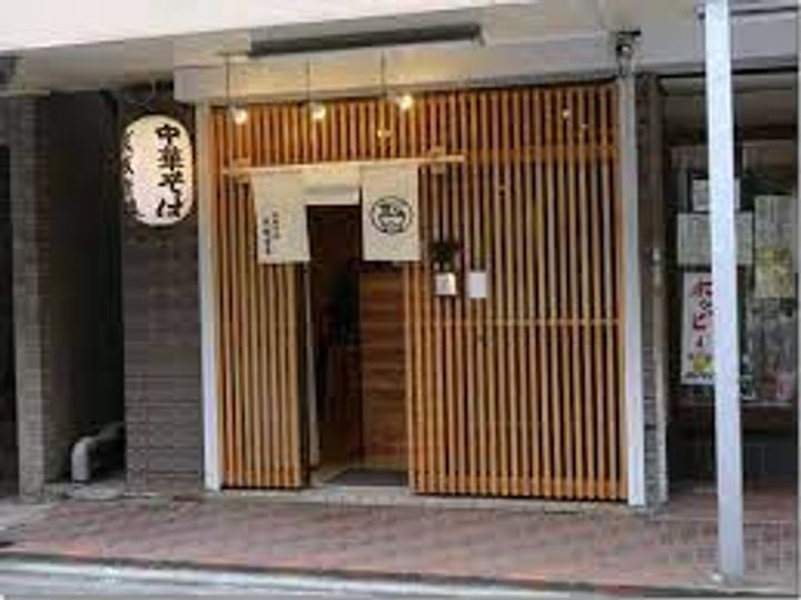 ルーブル六番館の周辺