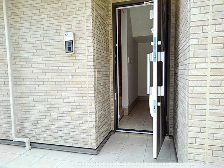 神奈川県伊勢原市伊勢原3(アパート)の賃貸物件の玄関