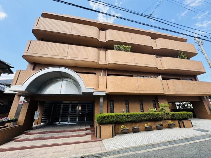 朝日プラザ奈良紀寺の外観