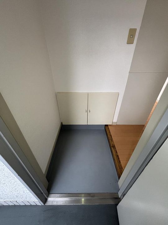 ハイツベルエールの玄関