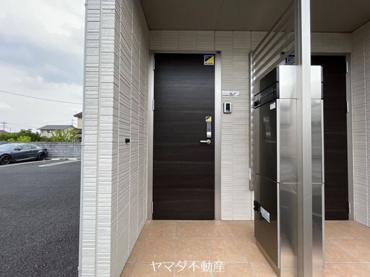 ラ・ルミエールBの玄関