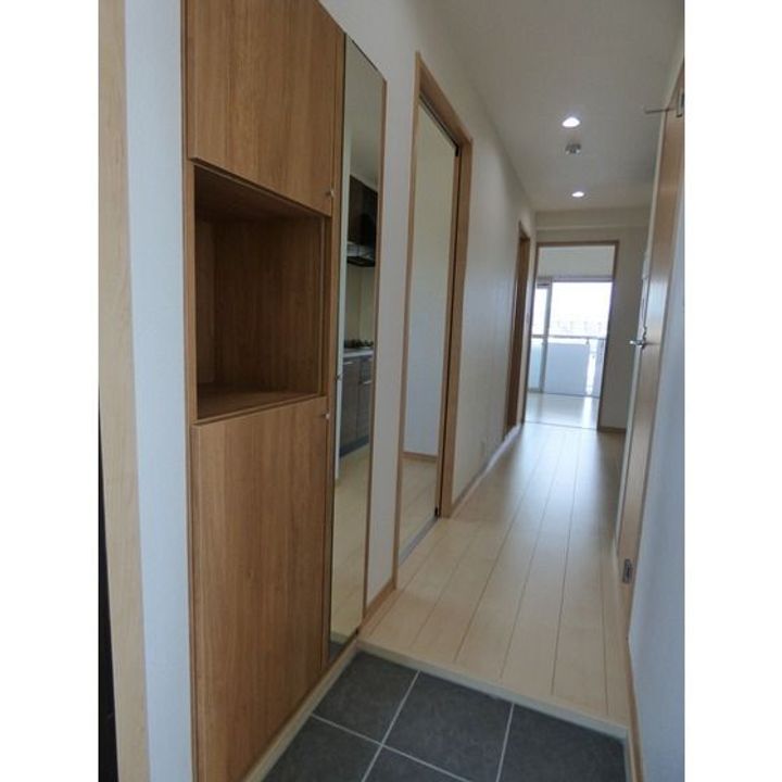 LAVIE長嶺(ラヴィ ナガミネ)の玄関