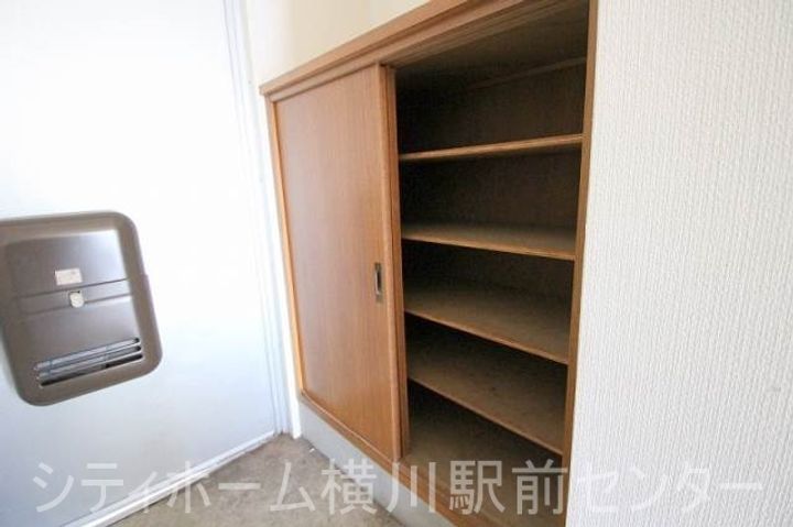 市川ビルの玄関