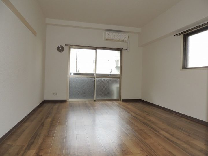 ロワジールYの居間