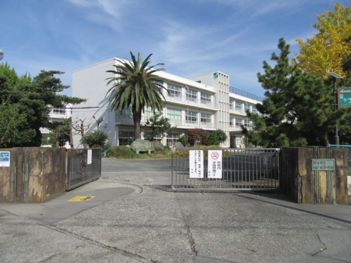 エスペランサFの周辺