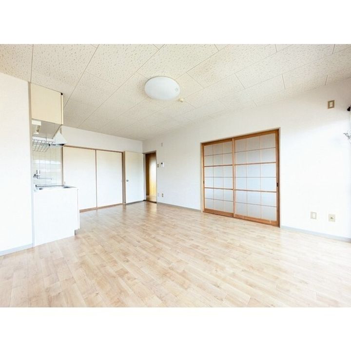 ニューマリッチ中野の居間