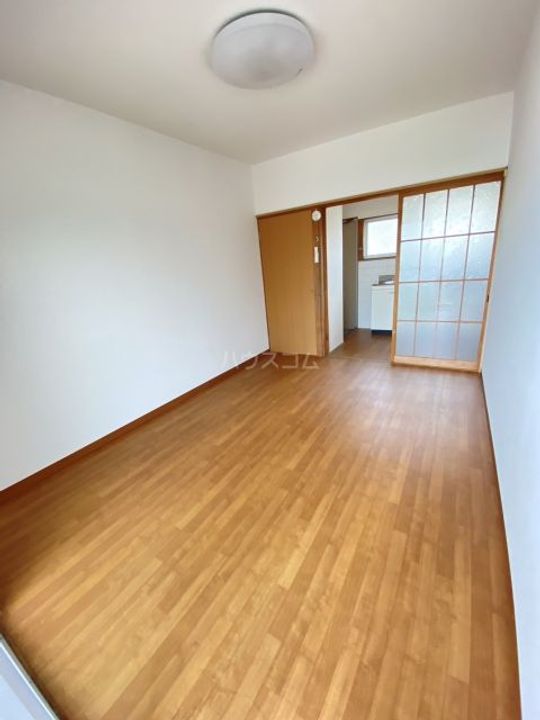 山口ハイツの居間