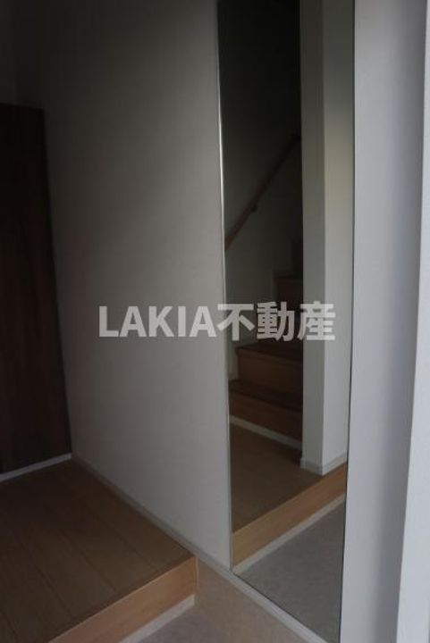 プレジール関目の玄関