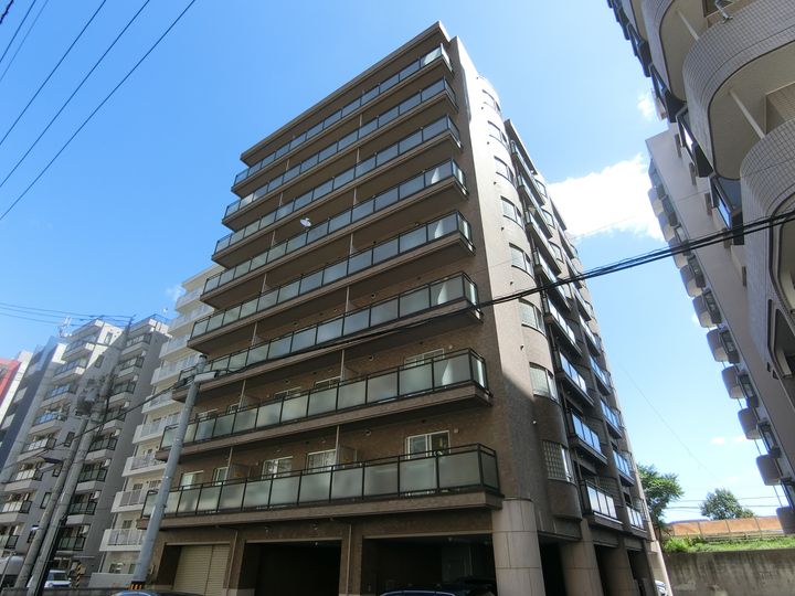 メゾンクレスト中島公園の外観