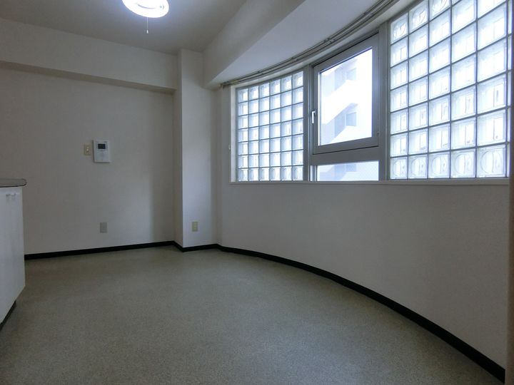 メゾンクレスト中島公園の居間