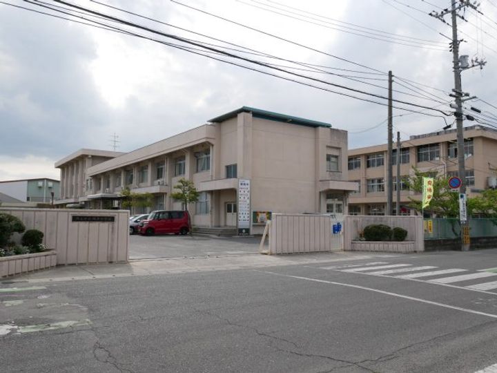 アルファーム B棟の周辺
