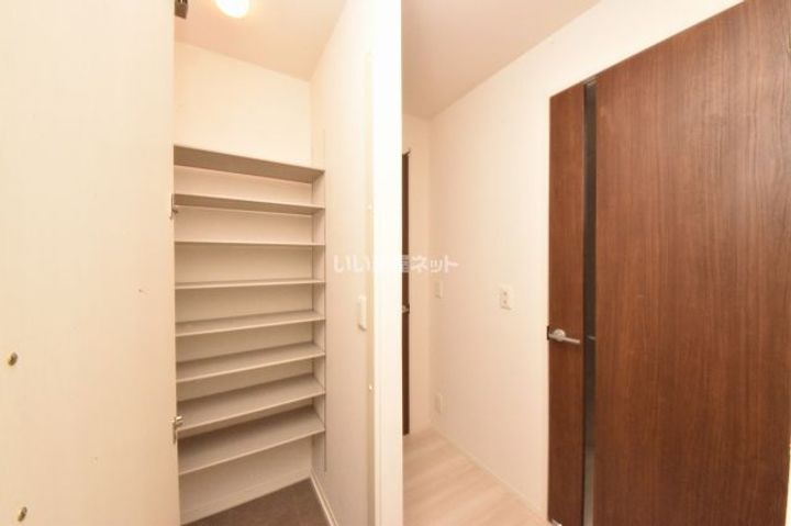 D-room桜 I棟の玄関