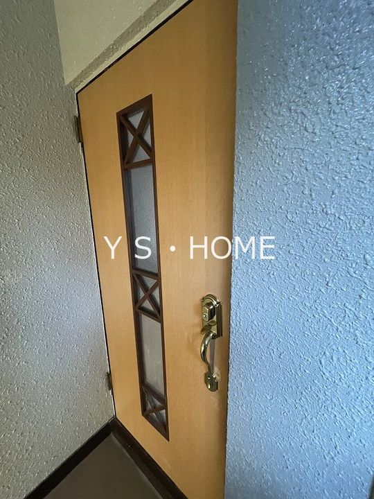 石澤商会学園西町ビルの玄関