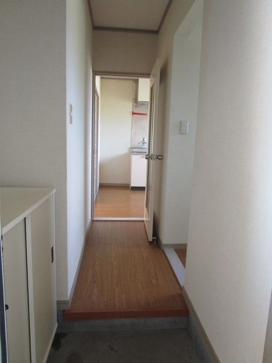 コーポフラワーの玄関